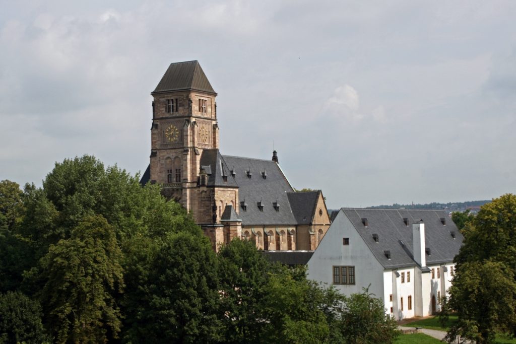 Blick auf die Schloßkirche und das Schloßbergmuseum